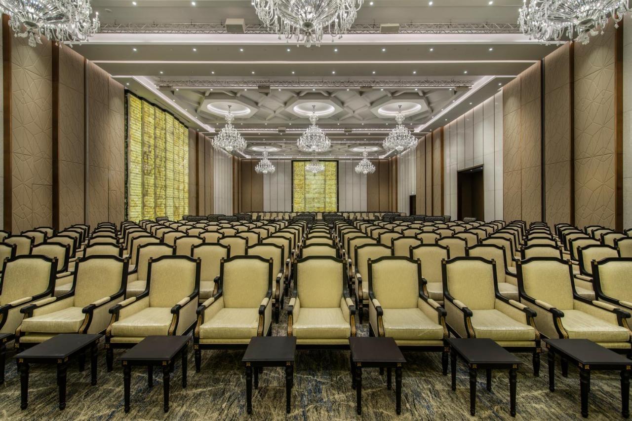 Movenpick Hotel And Residences Rijád Exteriér fotografie The Grand Ballroom