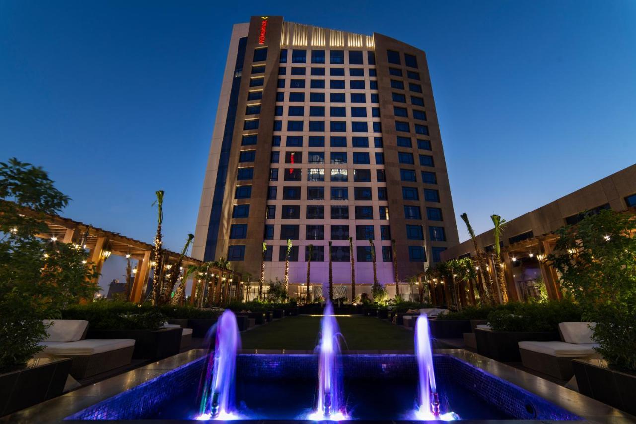Movenpick Hotel And Residences Rijád Exteriér fotografie Hilton Cairo