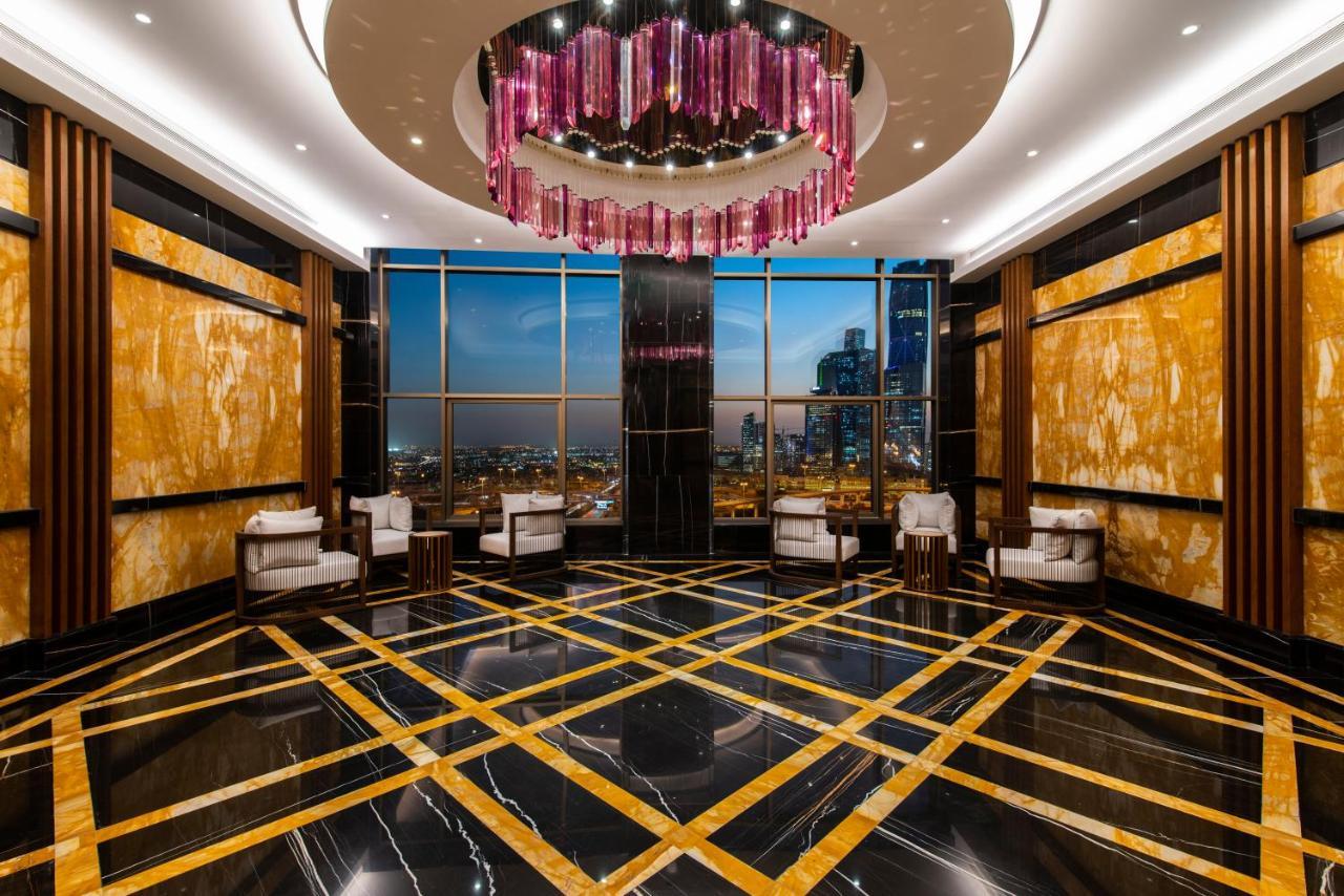 Movenpick Hotel And Residences Rijád Exteriér fotografie The lobby of the Ritz-Carlton, Dubai