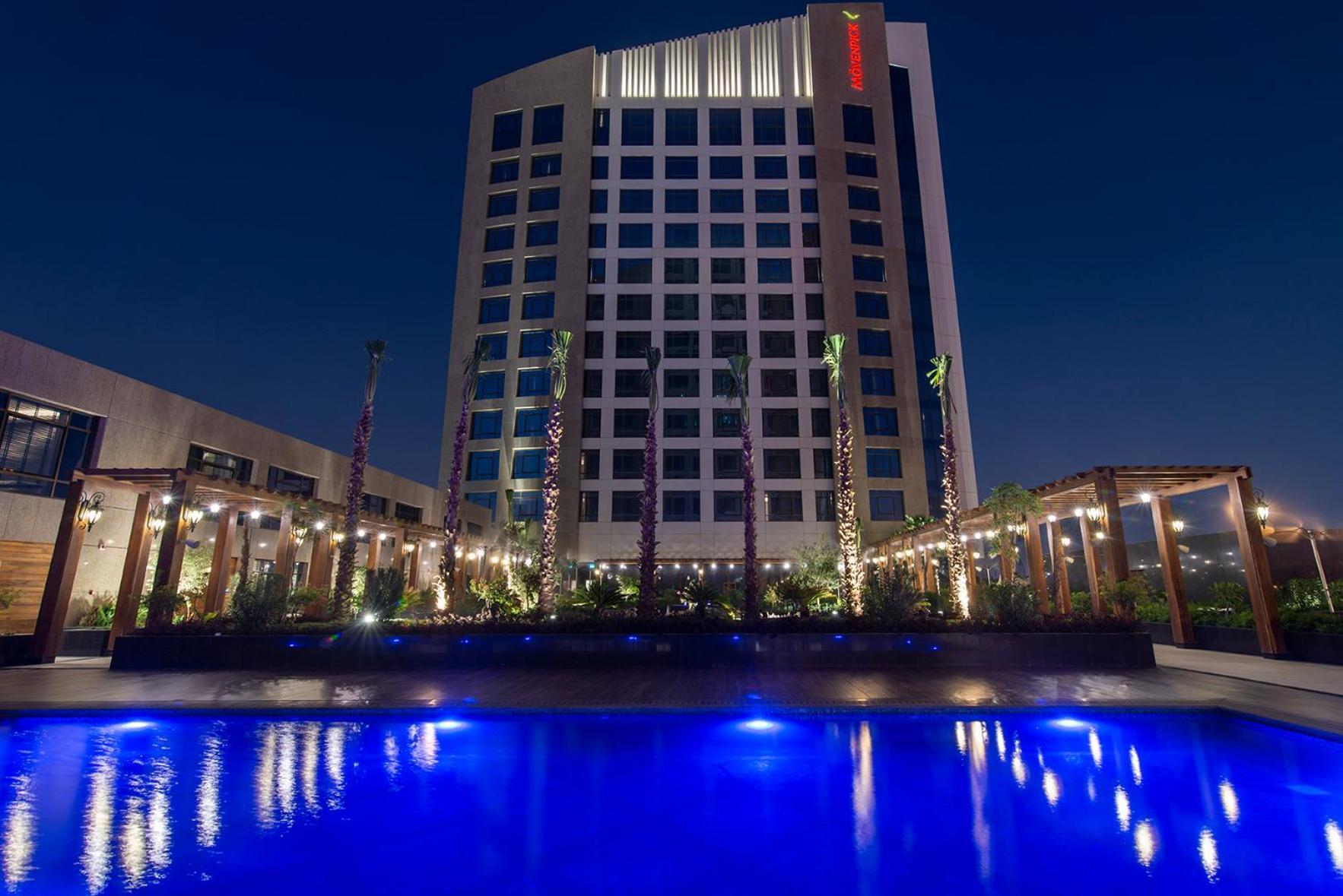 Movenpick Hotel And Residences Rijád Exteriér fotografie Hilton Cairo