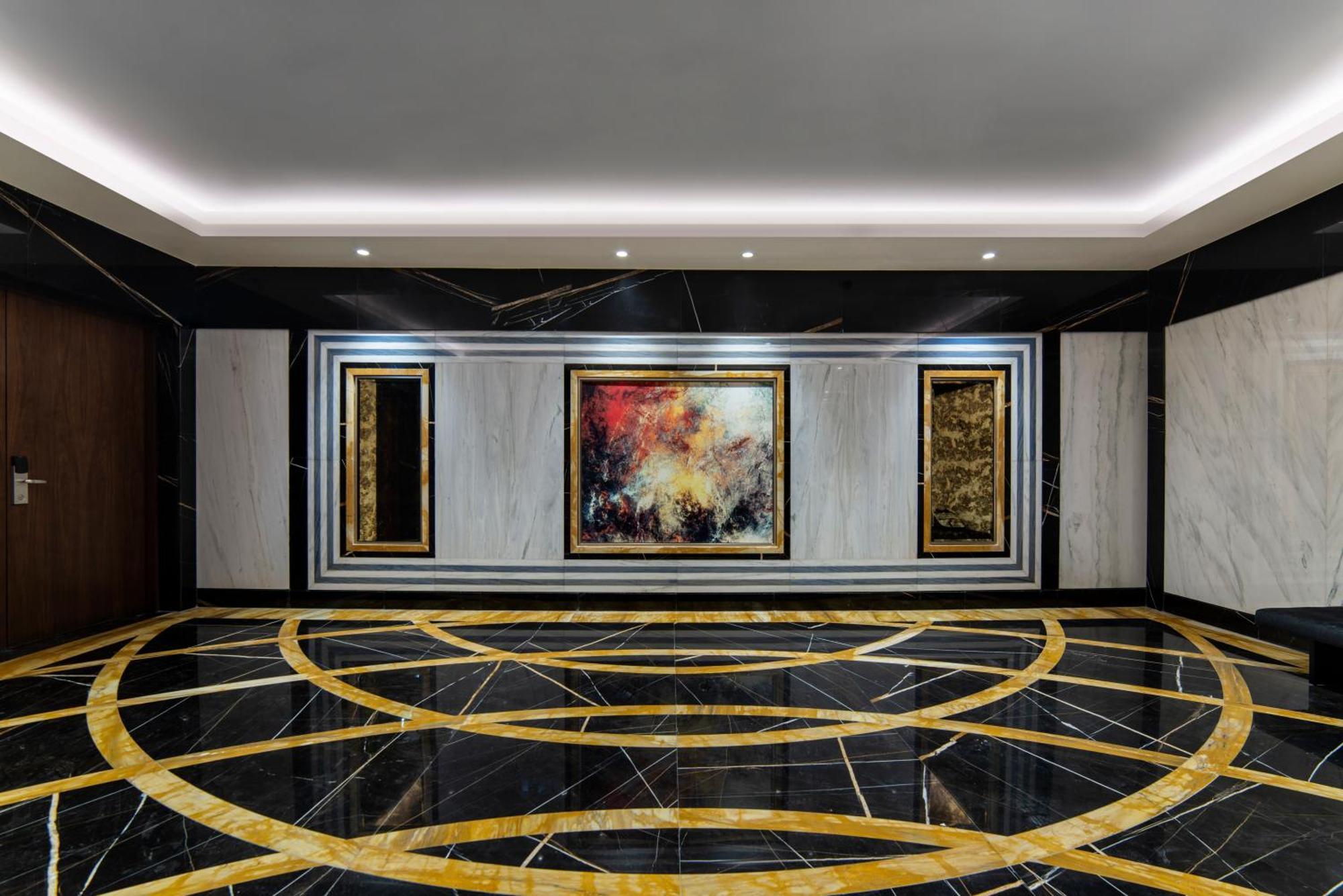 Movenpick Hotel And Residences Rijád Exteriér fotografie The lobby of the Ritz-Carlton, DIFC