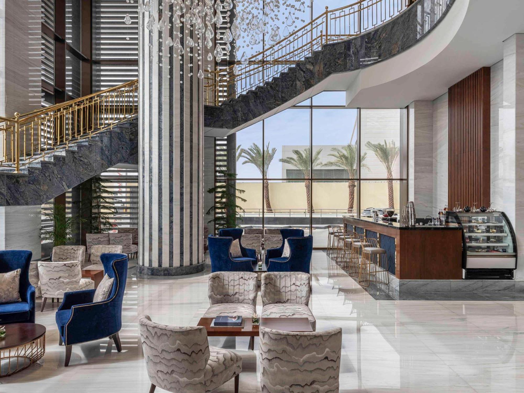 Movenpick Hotel And Residences Rijád Exteriér fotografie The lobby of the hotel