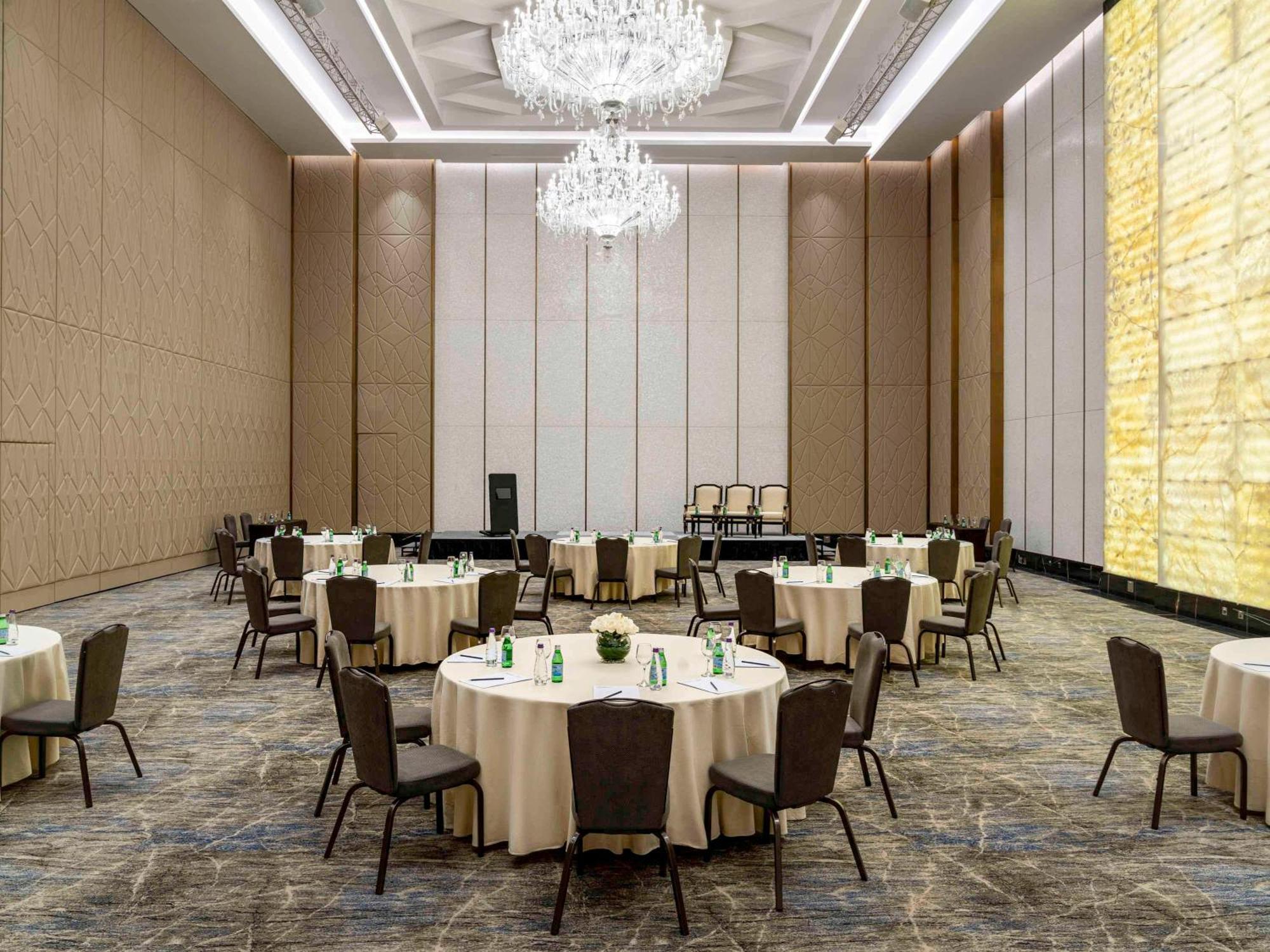 Movenpick Hotel And Residences Rijád Exteriér fotografie The ballroom