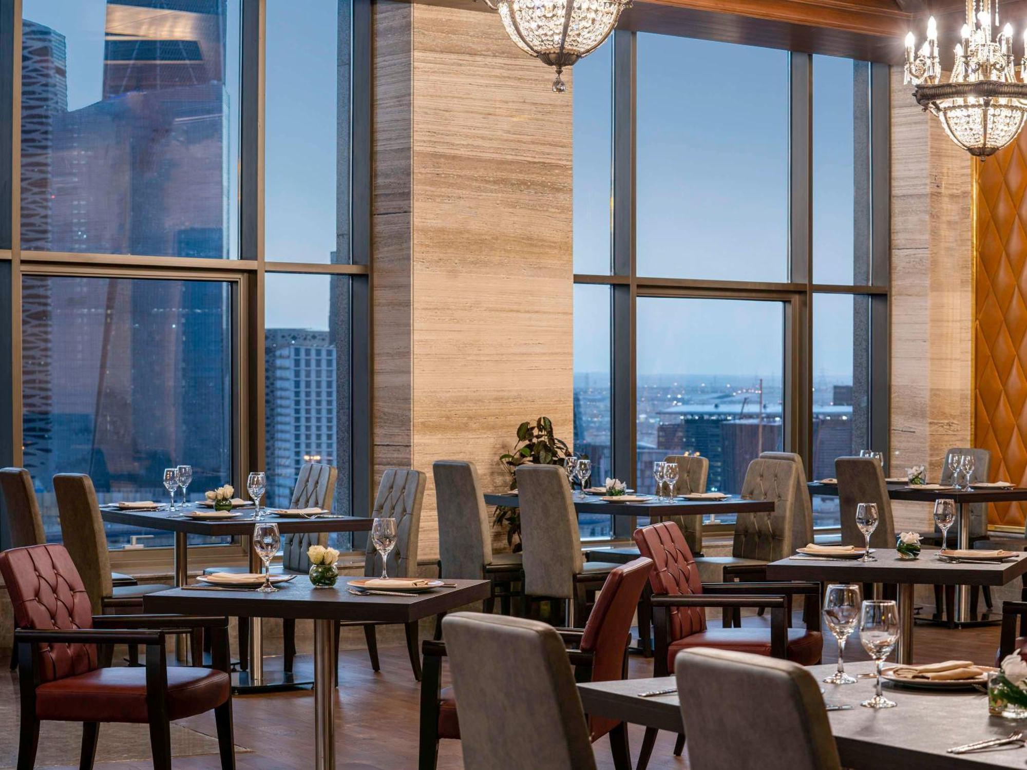 Movenpick Hotel And Residences Rijád Exteriér fotografie The restaurant