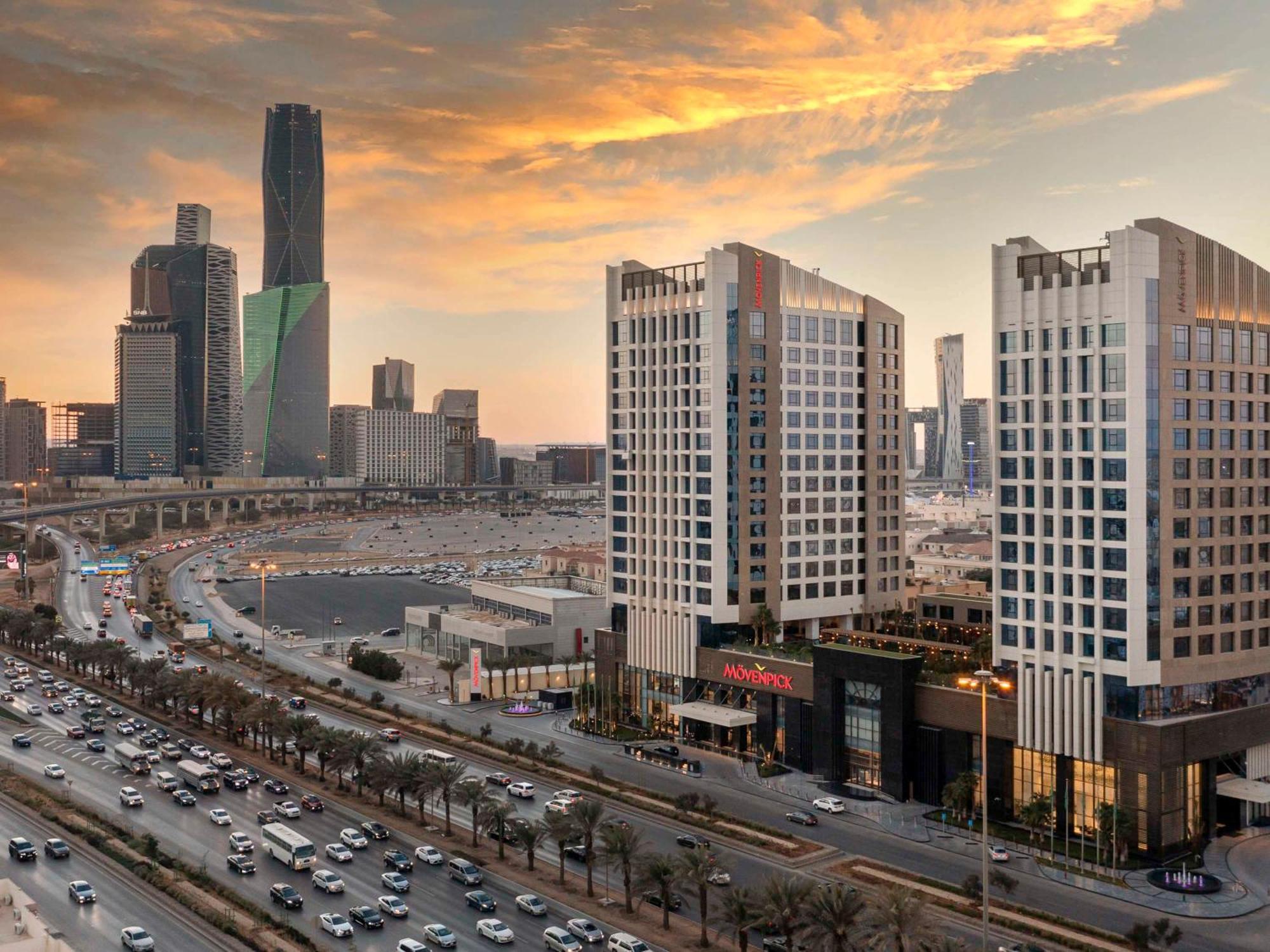 Movenpick Hotel And Residences Rijád Exteriér fotografie The Ritz-Carlton, Riyadh