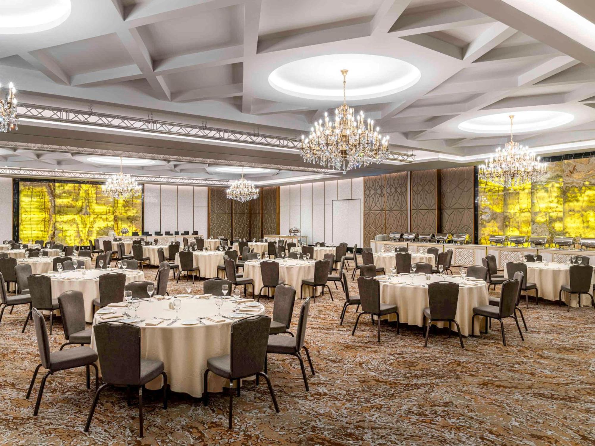 Movenpick Hotel And Residences Rijád Exteriér fotografie The Grand Ballroom