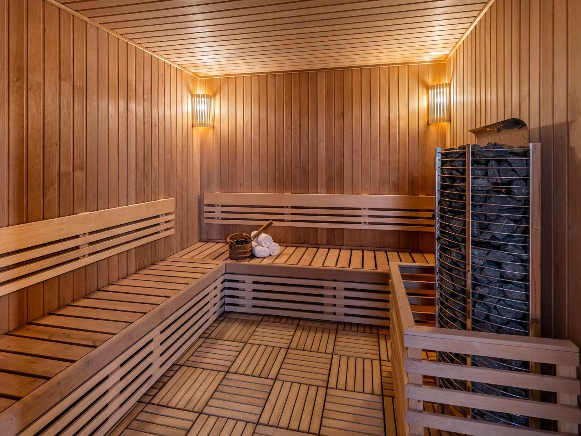 Movenpick Hotel And Residences Rijád Exteriér fotografie A modern Finnish sauna